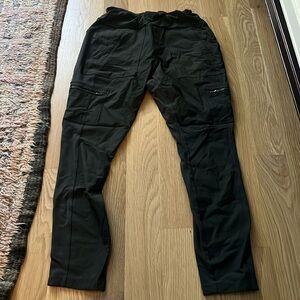 Athleta headlands hybrid cargo legging in dark green, size 6.